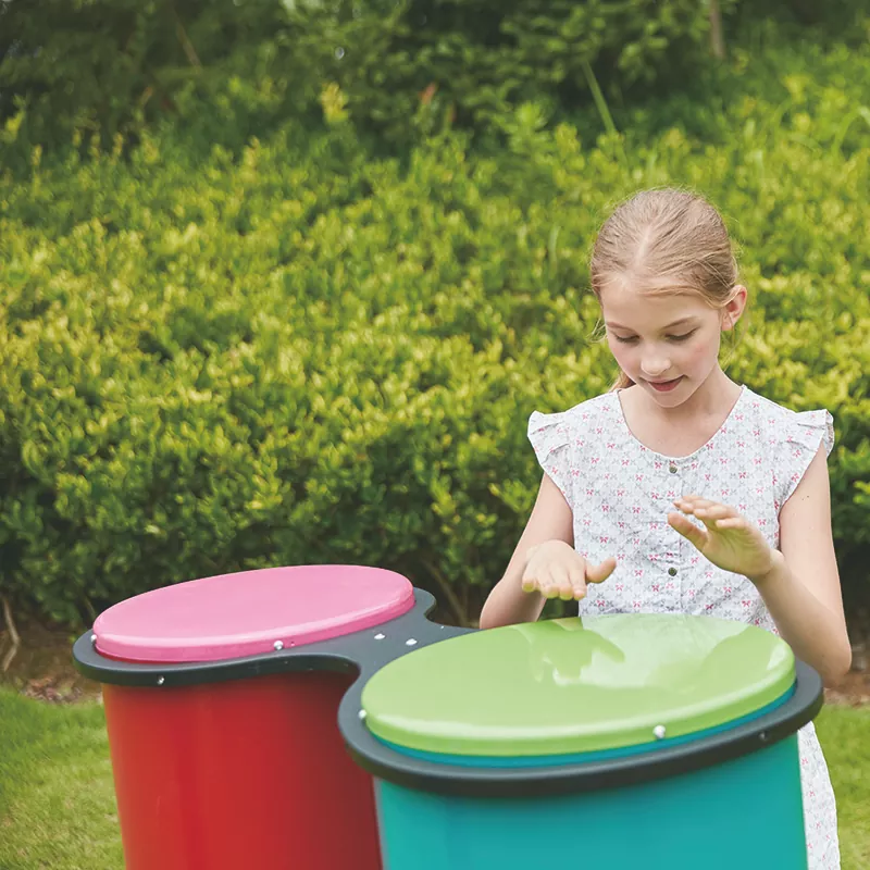 Hai Congas ngoài trời